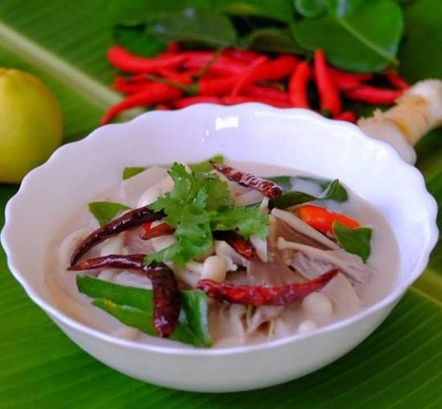 Vegan Tom Kha (L).